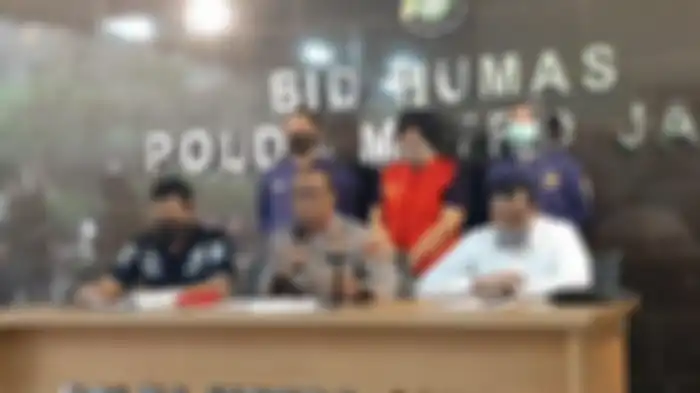 Kabid Humas Polda Metro Jaya Kombes Yusri Yunus, bersama kuasa hukum Ahok, Ahmad Ramzy, konpers kasus pencemaran nama baik di Mapolda Metro Jaya, Kamis (30/7/2020).