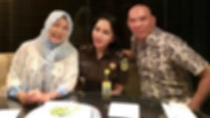 Jaksa Pinangki Sirna Malasari berfoto bersama Anita Kolopaking dan Djoko Tjandra 