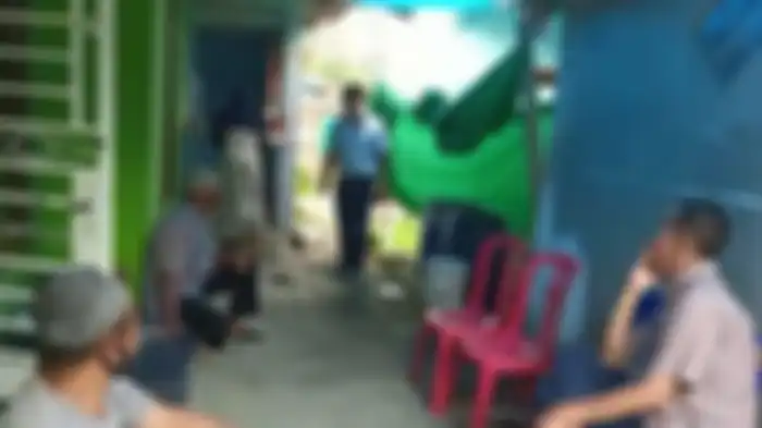 Suasana warga di rumah duka Jalan Seram Bawah, Kelurahan Bantan, Kecamatan Siantar Barat, Kota Pematangsiantar, Rabu (5/8/2020). 