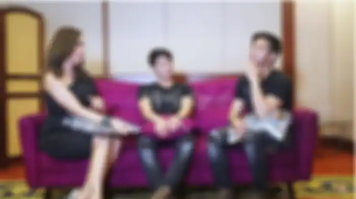 Melaney Ricardo (kiri), penyanyi Rizky DAcademy (tengah) dan kembarannya, Ridho DAcademy dalam kanal YouTube Melaney Ricardo.