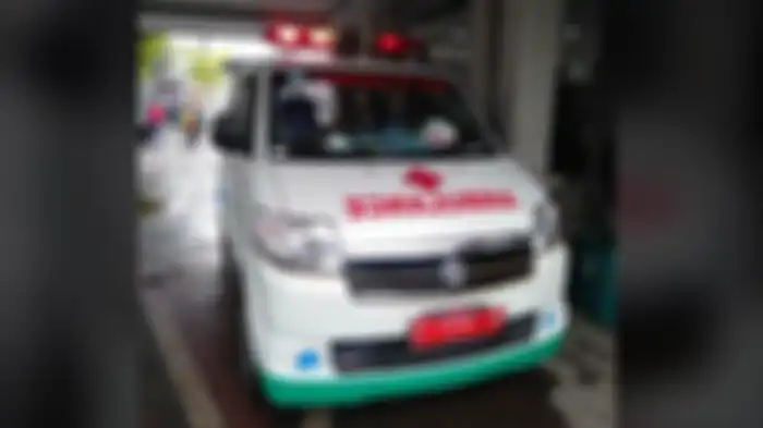 Ambulans yang dihalangi Toyota Kijang di Garut