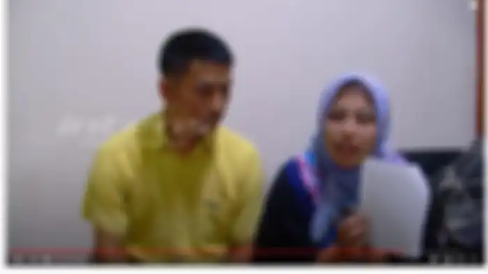 Keluarga angkat memohon maaf karena tak mengundang ibu kandung Nadya ke pernikahan. 