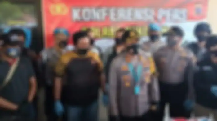 Kapolres Sukoharjo AKBP Bambang Yugo Pamungkas mengungkap pembunuhan sadis satu keluarga saat jumpa pers di Mapolsek Baki, Sabtu (22/8/2020).