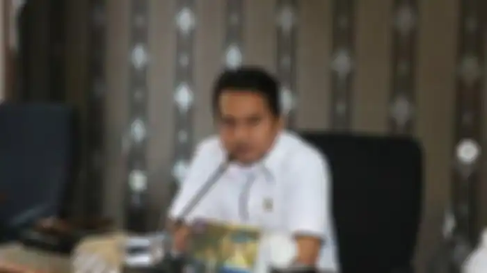 Ketua DPRD Lebak, Dindin Nurohmat ditemukan meninggal di kamar hotel bersama teman wanitanya.