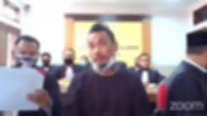 Jerinx walk out dari ruang sidang saat persidangan online sedang berlanjut.