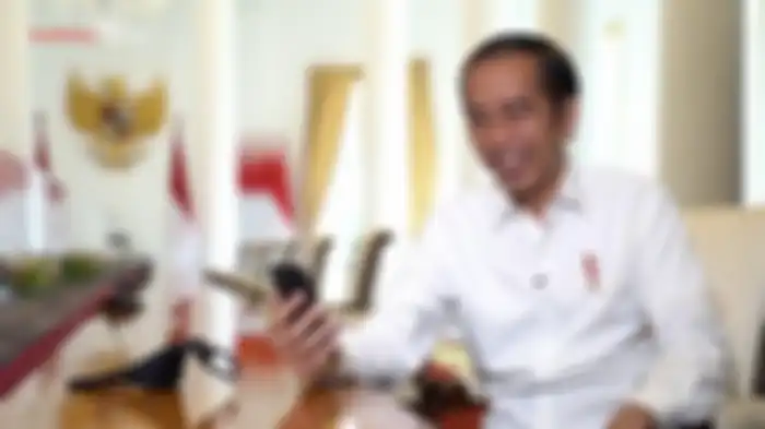 Presiden Jokowi melakukan video call bersama seorang Guru SMP di Padang dan berikan pesan ini.