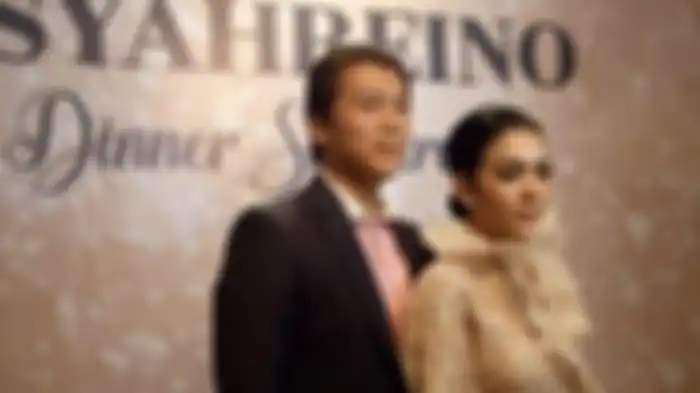 Reino Barack dan Syahrini saat ditemui Grid.ID di kawasan Four Season Hotel, Jakarta Selatan, Jumat (3/5/2019).    Artikel ini telah tayang di banjarmasinpost.co.id dengan judul Syahrini Bukan OKB Terbantahkan Pakar Personal Branding? Istri Reino Barack Tunjukkan Perilaku Ini, https://banjarmasin.tribunnews.com/2019/05/14/syahrini-bukan-okb-terbantahkan-pakar-personal-branding-istri-reino-barack-tunjukkan-perilaku-ini.  Editor: Restudia