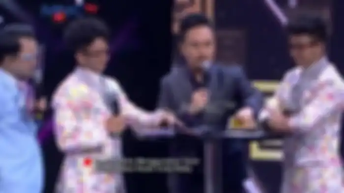 Denny Darko terawang kisah cinta Rizki DA