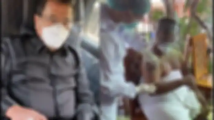 Penampilan Hotman Paris saat disuntik bikin warganet gagal fokus
