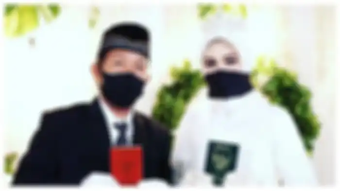 Momen sakral acara pernikahan Cak Malik dengan Yuliana 