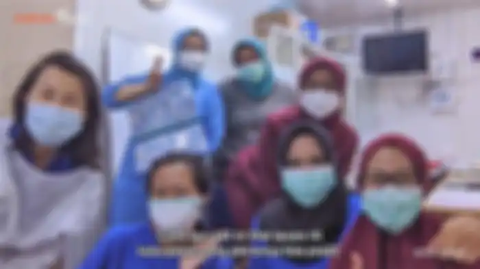 dr Debryna (paling kiri) saat bertugas sebagairelawan tim dokter pertama di RS Darurat Covid-19 Wisma Atlet Kemayoran