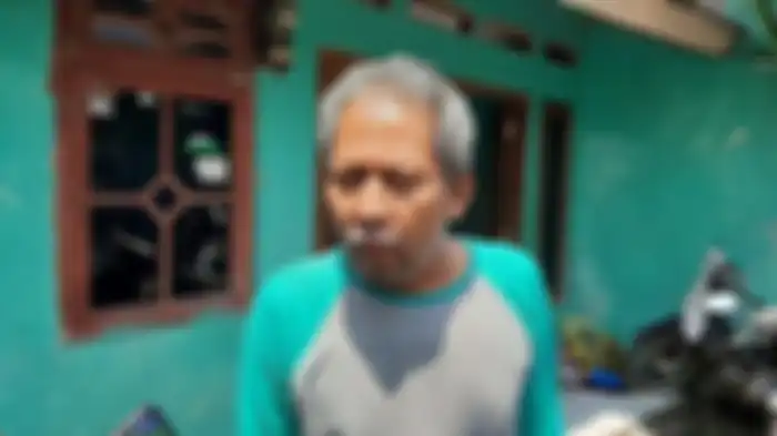 Subadi saat memberikan keterangan kepada awak media terkait tanaman Suweg yang tumbuh di halamannya, Kamis (15/10/2020) 