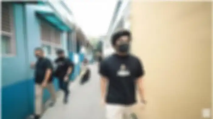 ouTuber Atta Halilintar dalam tayangan di kanal YouTube Atta Halilintar, Jumat (16/10/2020). Atta berjalan masuk ke dalam gang menuju rumah Ayu Ting Ting. 