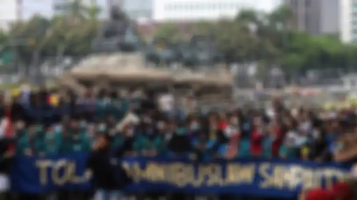 Ratusan mahasiswa yang ikut demo tolak UU Cipta Kerja dinyatakan positif Covid-19.