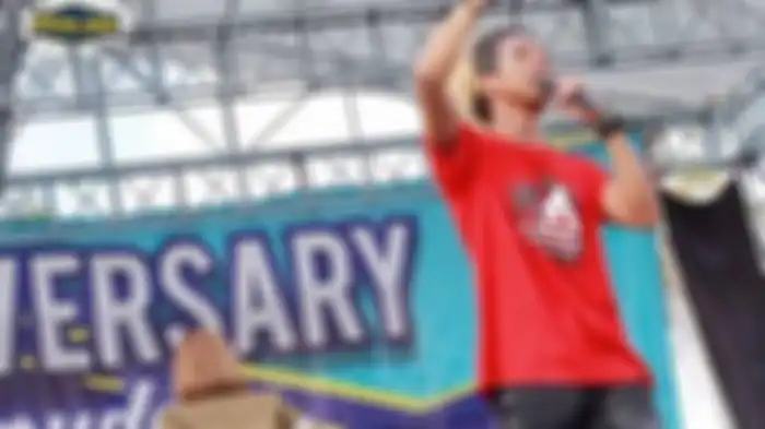 Anggun Pramudita dan teman duetnya master of ceremony (MC) bernama Ridho Soleh atau Ridho Woyo woyo. 