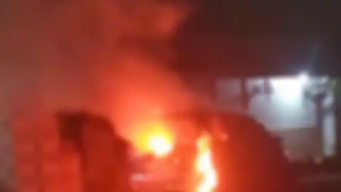 Kerabat Presiden Jokowi tewas dengan tangan terikat dalam mobil yang dibakar.