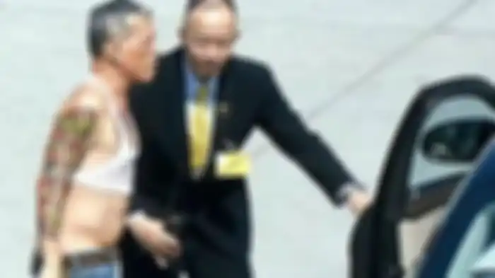 Raja Thailand, Maha Vajiralongkorn saat memakai tank top 