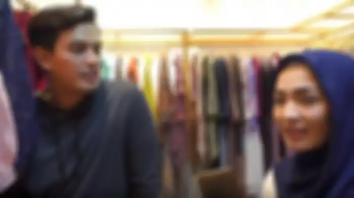 Temmy Rahadi sambangi butik Imel Putri Cahyati