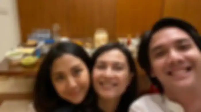 Baskara Mahendra sering selfie bersama mamanya Sherina 