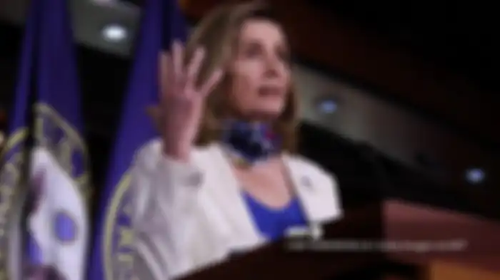 Ketua DPR Nancy Pelosi berbicara kepada wartawan selama konferensi pers mingguannya di House Visitors Center di Capitol AS pada 01 Oktober 2020 di Washington, DC 