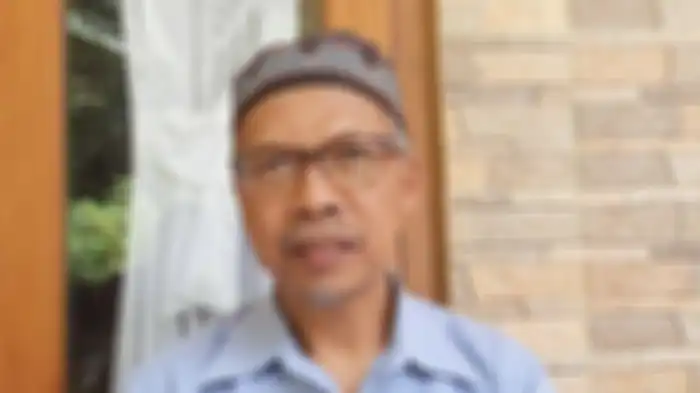 Juru Kunci Gunung Merapi Mas Kliwon Suraksohargo Asihono saat menemui wartawan.  
