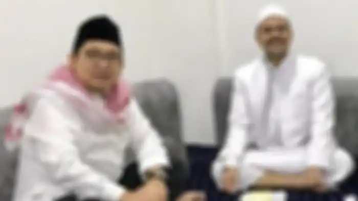 Fadli Zon perang twit dengan Mahfud MD terkait dengan kepulangan Habib Rizieq. 