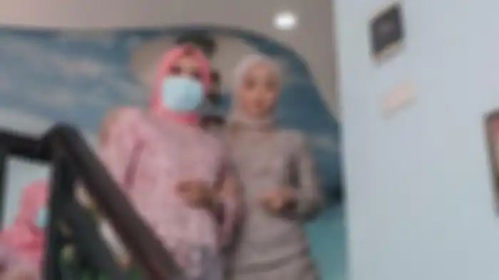 Putri Camat Panakkukang, Ratu Gading (kanan). Putri Camat Panakkukang Dilamar Orang Malakaji, Kerabat: Uang Panaiknya Ada Miliarnya 