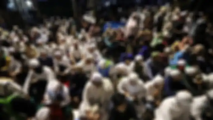 Massa pendukung FPI saat perayaan Maulid Nabi dan pernikahan putri Habib Rizieq.