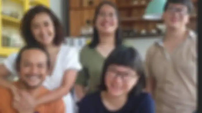 Dwi Sasono bersama istri dan keluarganya pasca bebas dari panti rehabilitasi