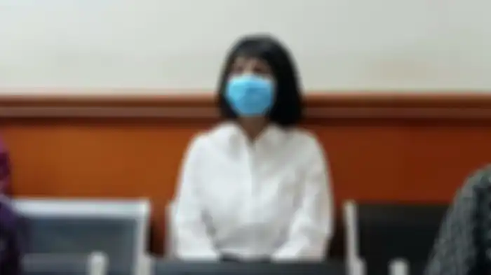 Vanessa Angel disela menjalani sidang lanjutan perkara dugaan kepemilikan dan pemakaian psikotropika jenis Xanax di Pengadilan Negeri Jakarta Barat, Slipi, Jakarta Barat, Senin (12/10/2020). 