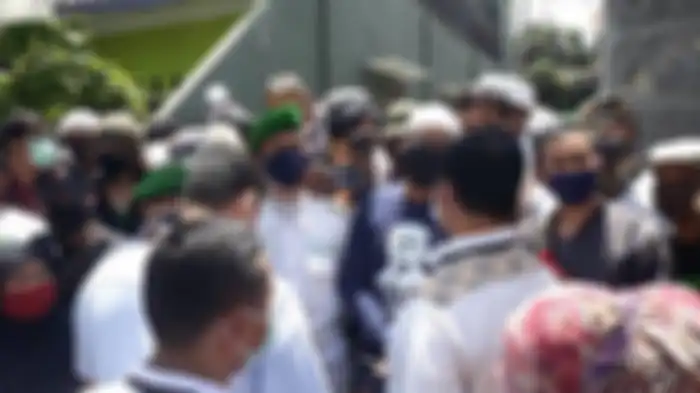 Penyidik Polda Metro Jaya kembali mendatangi rumah Rizieq Shihab di Jalan Petamburan III, Gang Paksi, Jakarta Pusat, Rabu (2/12/2020), untuk mengantarkan surat kedua undangan pemeriksaan, terkait kasus pelanggaran protokol kesehatan.