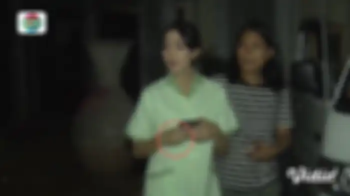 Ririn Dwi Ariyanti kepergok tak lagi kenakan cincin kawin saat di lokasi syuting