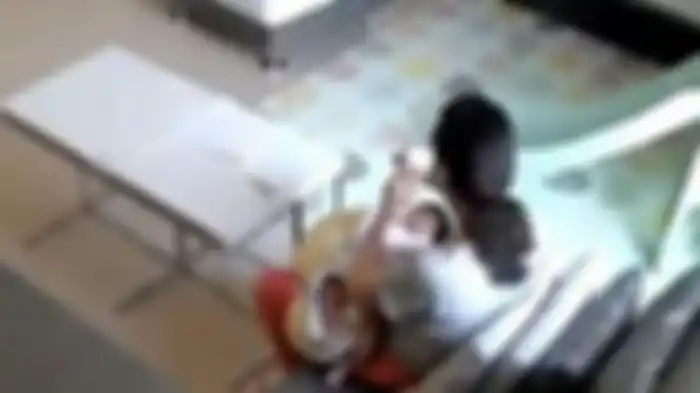 Pengasuh mencuri dan meminum susu bayi yang diasuhnya