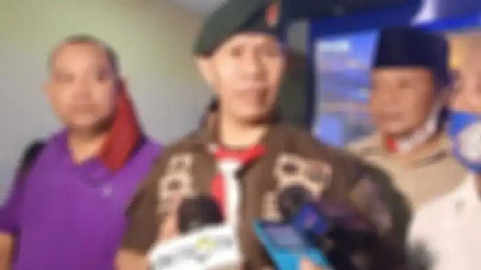 Ruslan Buton ketika keluar dari rutan Bareskrim Polri, Jakarta, Kamis (17/12/2020). 