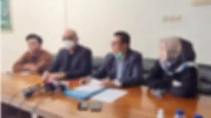 Konferensi pers Rizky Febian dan Putri Delina soal perlakuan Teddy ke bayi Lina