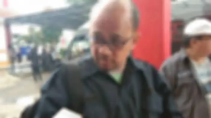 Dr M Adib
