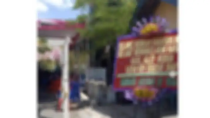 karangan bunga yang dikirimkan member arisan bodong di Sragen
