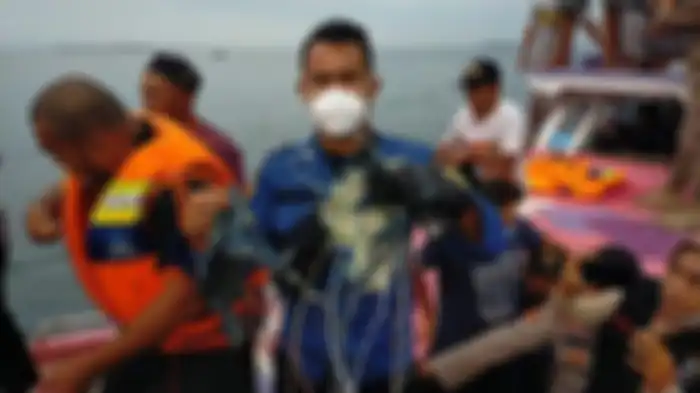 Tim Basarnas menemukan puing pesawat Sriwijaya Air SJ 182 rute Jakarta-Pontianak yang hilang kontak pada Sabtu (19/1/2021) sore. 