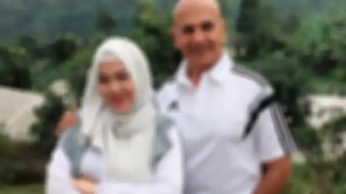 Mark Sungkar dan istri mudanya.