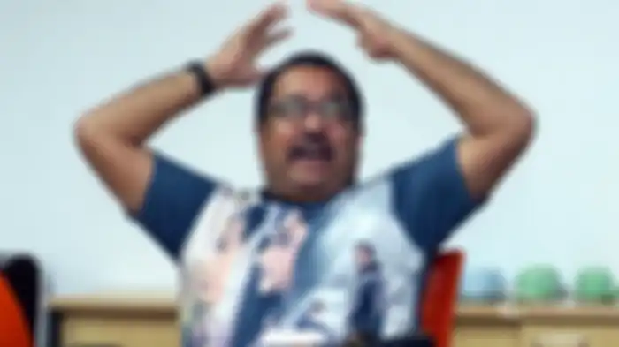 Sutradara sekaligus pemain film Akhir Kisah Cinta Si Doel, Rano Karno yang pernah alami penyakit batu empedu.