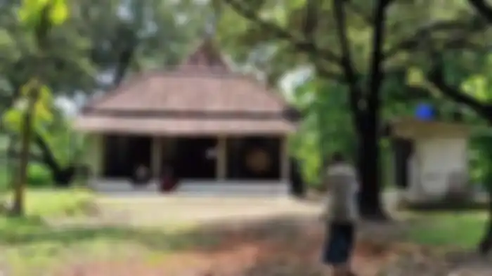 Masjid menjadi satu-satunya fasilitas di Kampung Sumbulan yang masih dipakai masyarakat.