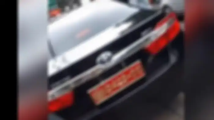 Mobil yang dipamerkan Pooja