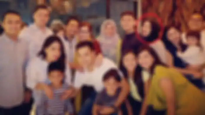 Sarah Amalia bersama Keluarga