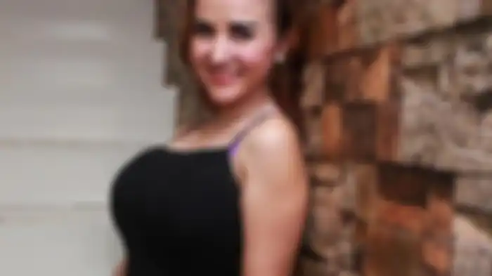Cynthiara Alona di Klinik Kawasan Gandaria City, Kebayoran Lama, Jakarta Selatan, Rabu (11/11/2015). 