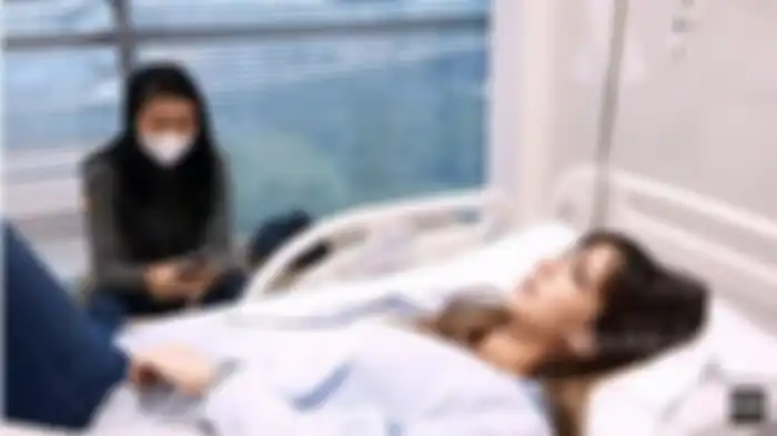 Nia Ramadhani saat memeriksakan diri ke rumah sakit