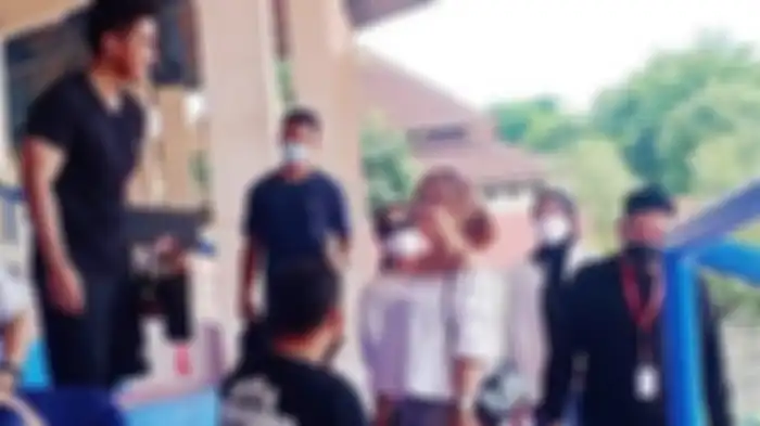 Kaesang ditemani Nadya Arifta meninjau seleksi pemain Persis Solo