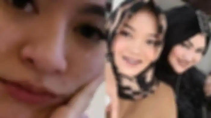 Nathalie Holscher, Putri Delina dan mendiang Lina Jubaedah.