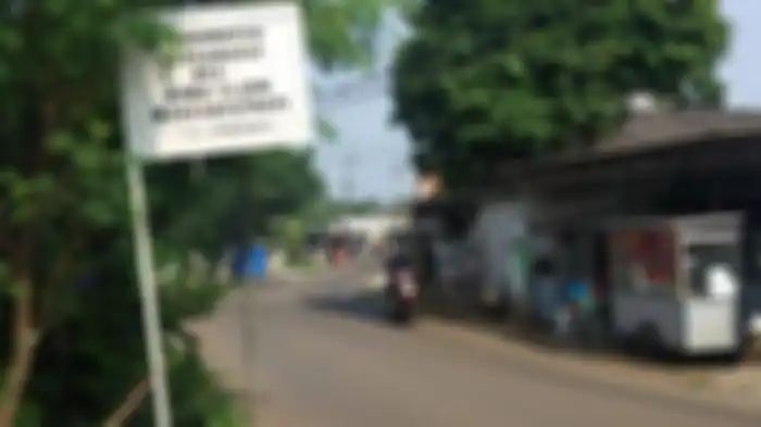 Plang pengobatan alternatif milik ibu Wati yang viral usai tuduh tetangganya pesugihan, Jumat (30/4/2021). 
