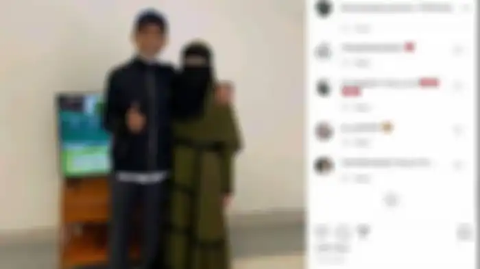 Penampilan baru Fatimah Az Zahra, istri UAS