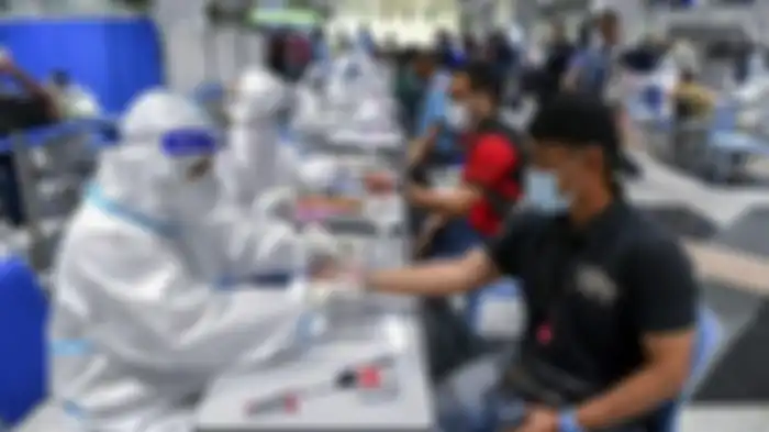 Menteri Kesehatan Malaysia Adham Baba menyampaikan bahwa pihaknya telah mendeteksi adanya varian dari India (B.1.617) di Bandara Internasional Kuala Lumpur dari seorang warga negara India. 